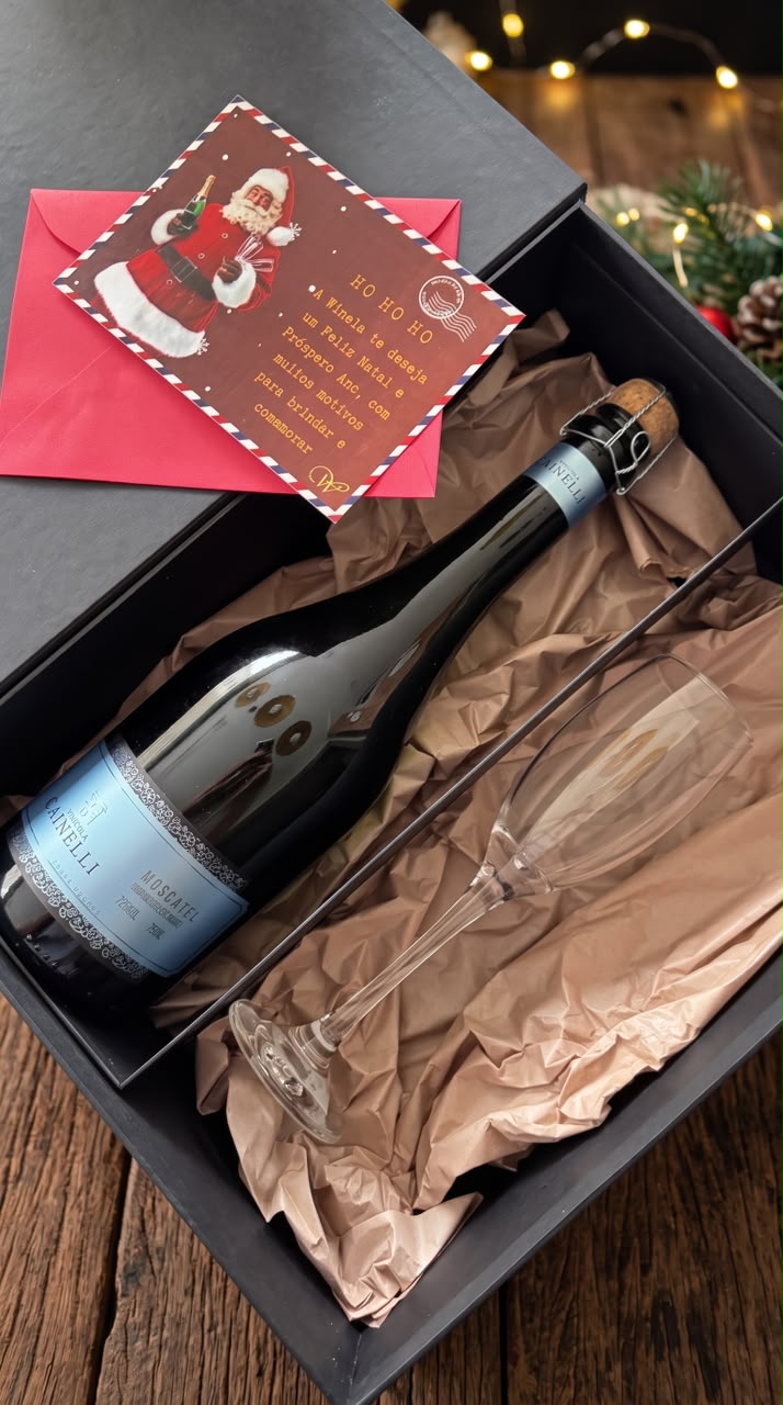 Kit Brinde a Dois Natal - Espumante Cainelli Moscatel + 2 Taças + Cartão