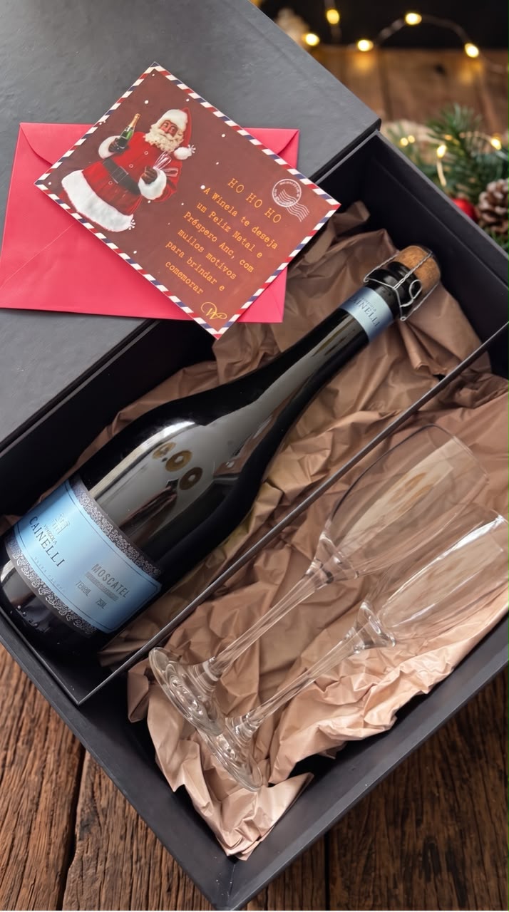 Kit Brinde a Dois Natal - Espumante Cainelli Moscatel + 2 Taças + Cartão